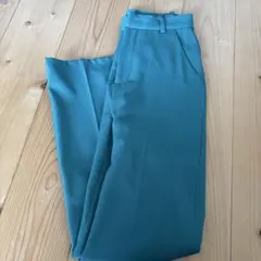 レディース　センタープレスストレートパンツ
