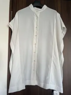 【SALE】未使用・タグ付Bou Jeloud ホワイト ノーカラー 半袖シャツのサムネイル