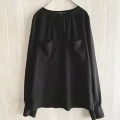 BCBGMAXAZRIA ブラック　前リボンブラウスのサムネイル