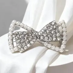 新品❣️リボンブローチ　シルバー　お呼ばれ　卒業式　入学式【匿名配送】