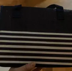 ネイビーと白のストライプビジネスバッグ