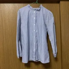青と白のストライプ長袖シャツ