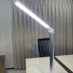 ホワイトデスクライト 調光機能付き