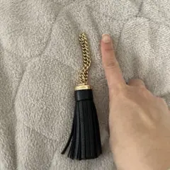 MICHAEL KORS ブラックタッセルチャームのサムネイル