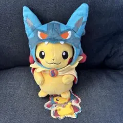 ポケモンセンター限定　メガルカリオのポンチョをきたピカチュウぬいぐるみ