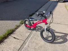 ☆値下げしました☆16インチ カーズ子供用自転車 赤 補助輪付き 前面