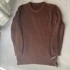 ブラウン リブ編みセーター ロゴ入り