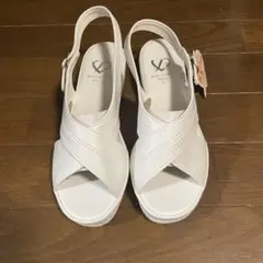 ホワイト クロスストラップ サンダル