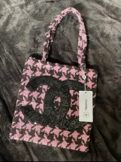 CHANELシャネルビューティーノベルティバッグ　ツィードスパンコール　ピンク シャネル ノベルティ/トートバッグスパンコール ピンク - メルカリ
