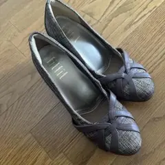 fitfit ブラウン クロスストラップ パンプス