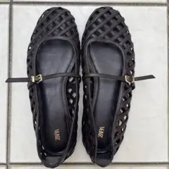 【美品】ZARA ダークブラウン 編み込み メッシュ フラットシューズ
