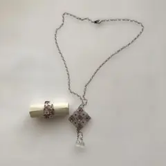 ハンドメイドのビーズのネックレスとリングのセット