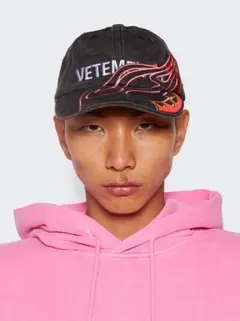 VETEMENTS フレイムロゴキャップ 限定版のサムネイル