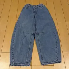 140 デニム　パンツ　バレルレッグ　ジーユーのサムネイル