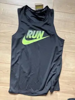 新品　ナイキ　ランニングシャツ