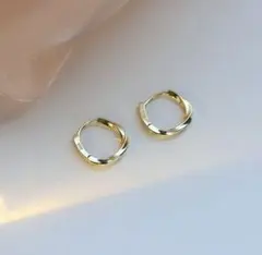 ステンレス✨つけっぱなしピアス ミニフープ ツイスト　ゴールド