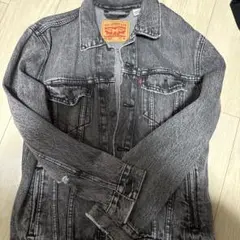 Levi’s ブラックデニムジャケット M ダメージ加工　ブラック