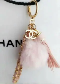 CHANEL ピンクファーキーホルダー