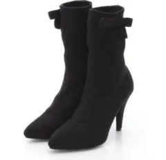 リボン付き黒高ヒールブーツ