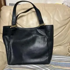 黒いレザーショルダーバッグのサムネイル