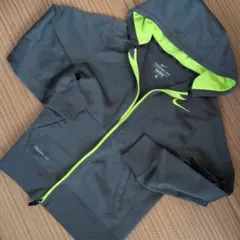 ナイキ　チャック付きパーカー　子どもМ