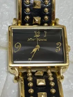 Betsey Johnson ベッツィージョンソン パンダフェイス腕時計 レザー Betsey Johnson ベッツィージョンソン パンダフェイス腕時計 レザー