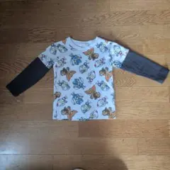 ウルトラマンの総柄長袖のTシャツ100サイズです。