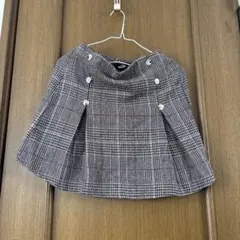 チェック柄ボタン付きプリーツスカート