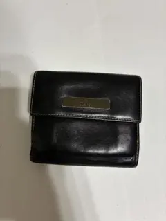 グッチ（Gucci）のブラックレザー製コンパクトウォレット（二つ折り財布）