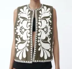 ZARA 刺繍入りオリーブグリーンベスト