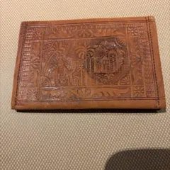 ヴィンテージレザー 二つ折り財布 ブラウン 彫刻模様