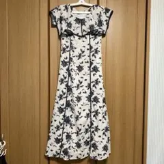 グレイル　ラッフルカラー花柄ワンピース　アイボリー　Mサイズ