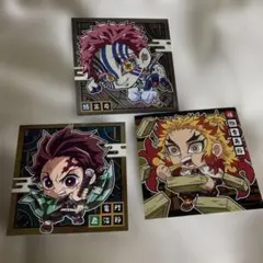 鬼滅の刃　シール＋キーホルダー＋缶バッジ　セット。