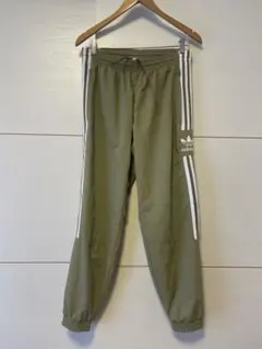 【美品】adidas ナイロンジョガーパンツ メンズ　カーキ M