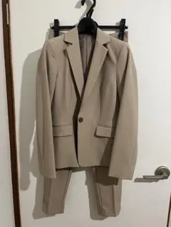 GU ベージュ パンツスーツ Sサイズ