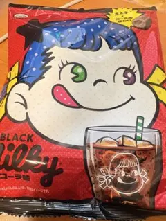 不二家 BLACK Milky コーラ味 飴 キャンディのサムネイル