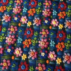 新柄　1㍍長　かぎ針編小花柄の綿シーチングプリント生地ハギレ布