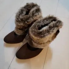 新品未使用　レディース　ショートブーツ　ヒール　モコモコ　大人