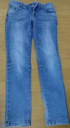PASSIONEパシオーネ　　デニムパンツ サイズ40のサムネイル