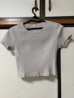 UNIQLO グレー リブ編み クロップドTシャツ