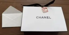 シャネル2026年バレンタイン限定チャーム。ボックス、メッセージカード付き
