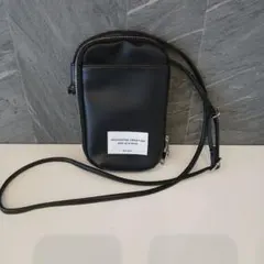 ALTROSE スマホショルダーバッグ ブラックのサムネイル