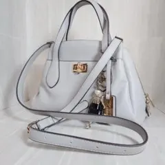 サロンドルバン 2way ハンドバッグ ショルダー チャーム取外可