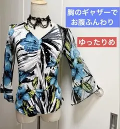 社交ダンスレッスンウェア　青系花柄、胸のギャザーでお腹ふんわり