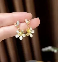 桜のゴールドピアス　新品未使用