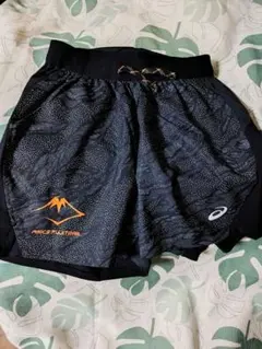 アシックス　海外XSサイズ　FUJITRAILグラフィック５インチショーツ