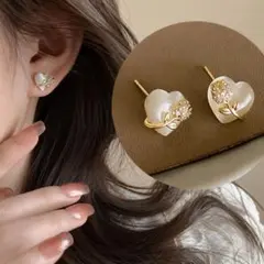 ハート ピアス 小ぶり ゴールド ホワイト 韓国 上品 大人可愛い 花のサムネイル