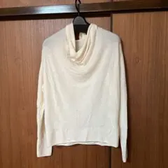 スパンコールさりげなくアイボリー 後ろリボン付きニット