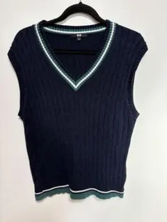 UNIQLO ネイビー ケーブル編み ニットベスト Vネック