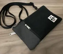 CHUMS チャムス　サコッシュ　スマホショルダー　スマートフォン　ブラック
